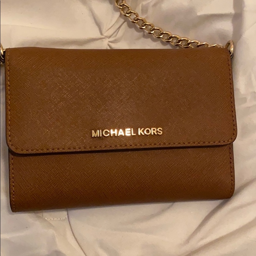 Michael kors crossbody bag (willing to take offers